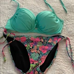 Victoria Secret swimsuit size 34 D top M bottom